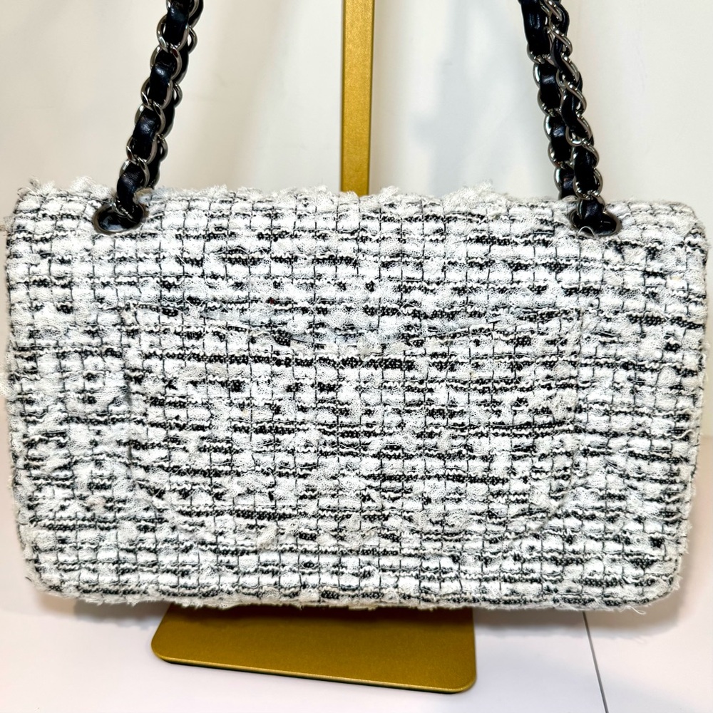 Rare Chanel 2.55 Garden Party CC Logo Charms Flap Bag In White & Black Tweed - Picture 3 of 16